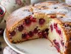 Беру кефир и три яйца — за 30 минут готовлю вкуснятину проще торта: ленивый пирог из первой вишни
