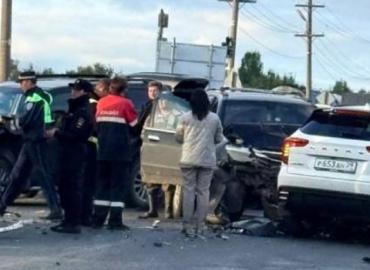 В Архангельске произошло массовое ДТП, пострадала женщина