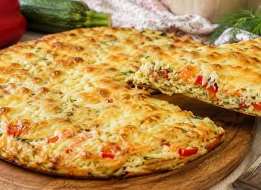 Кабачки больше не жарю и не закатываю — мешаю с сыром и делаю простую вкуснятину: рецепт-утилизатор