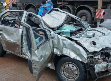 Родители погибшего при падении такси с моста в Архангельске подали в суд