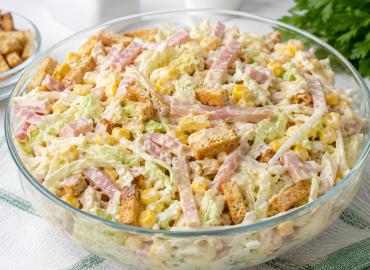 Оливьешники променяли оливье на «Москвичку» — простой и вкусный салатик и на ужин, и на праздник